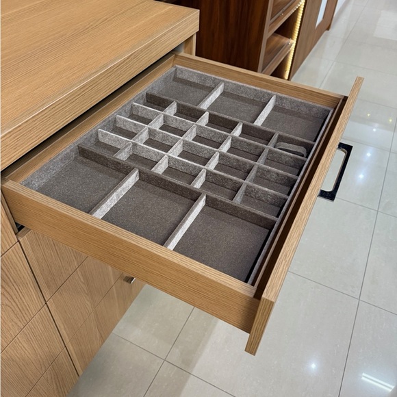 🚫SOLD OUT 🚫 Jewelry drawer organizer - Picture 2 of 7